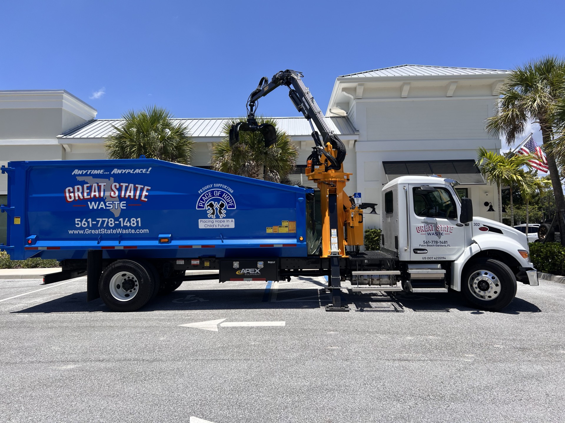 roll off dumpster positioned for residential cleanup project<br />
